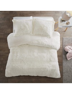 Plush faux fur bedding