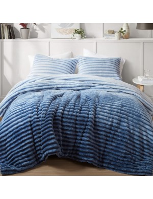 Gradient texture plush bedding